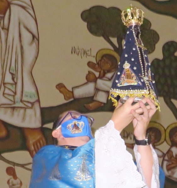 Comunidade Educacional do SAGRADO PG participa de Novena em Honra à Nossa Senhora Aparecida