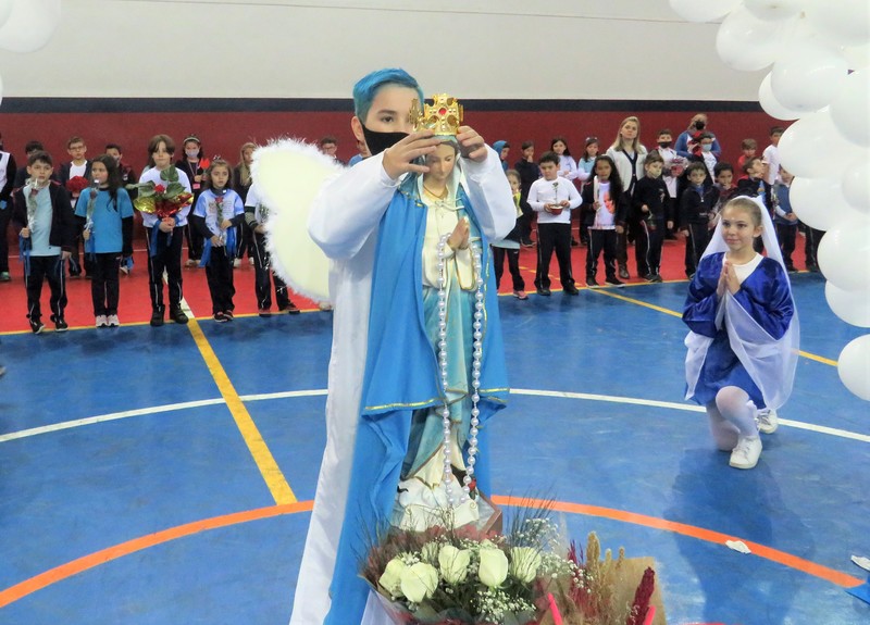 SAGRADO PG realiza a Coroação de Nossa Senhora e emociona a Comunidade Educacional 