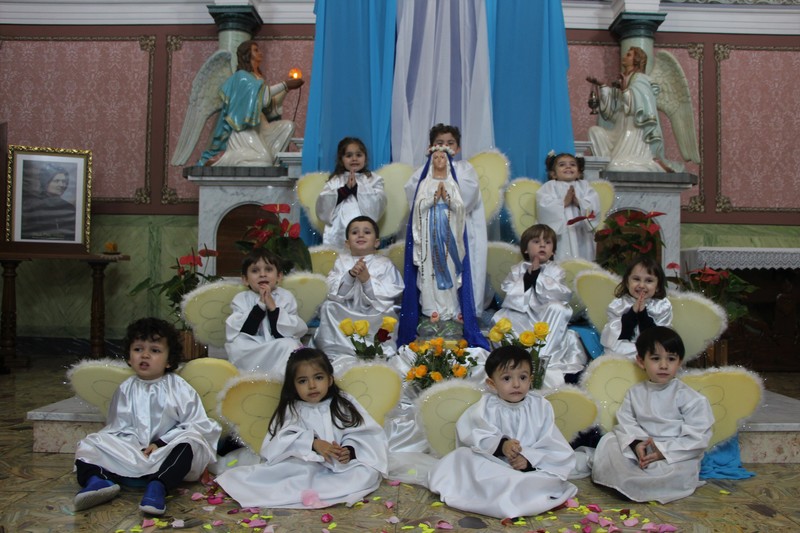 Coroação de Nossa Senhora encerra as atividades do mês de maio  