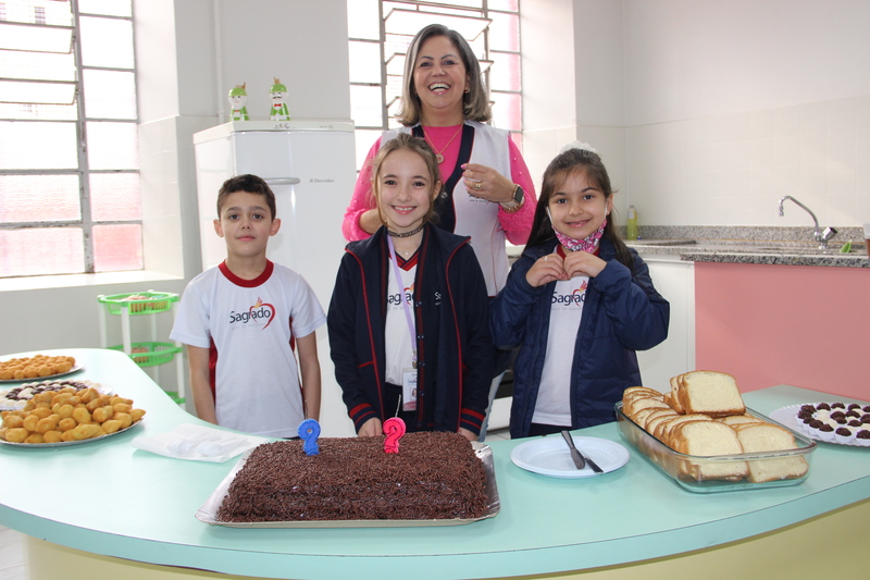 Educandos do Período Integral da Educação Infantil comemoram os aniversariantes do mês