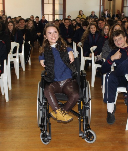 Campeã paralímpica palestra para educandos