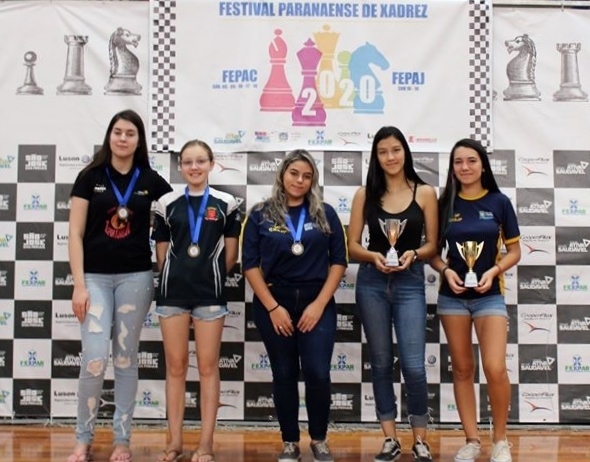 Educanda do SAGRADO PG é vice-campeã de Festival Paranaense de Xadrez