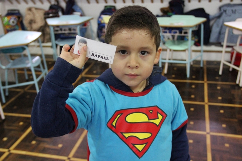 Crianças Do Infantil IV Se Divertem E Aprendem Por Meio De Contos De Fadas