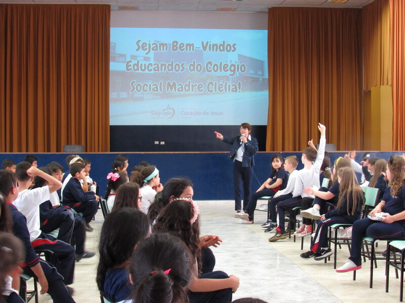 Visita das turmas de 3º ano do Colégio Social Madre Clélia